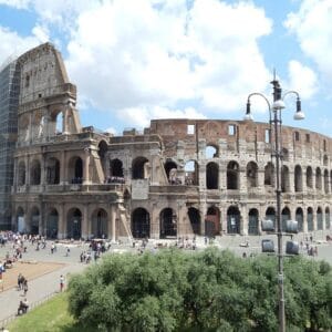 אין עבודה, אין מונדיאל, אין ממשלה: האם איטליה תצא מגוש היורו? אין עבודה, אין מונדיאל, אין ממשלה: האם איטליה תצא מגוש היורו?