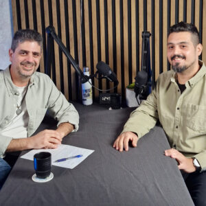 פרק 224 – המסע מחושך לאור – אוראל אלבז (הפודקאסט "עושים שינוי")